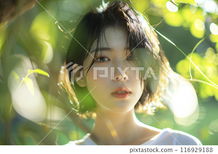 散景背景-公園裡一個女人的肖像 散景背景-公園裡一個女人的肖像 116929188