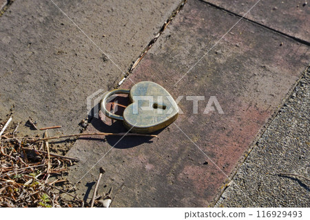 心型掛鎖，是戀人許下愛情誓言的地方 116929493