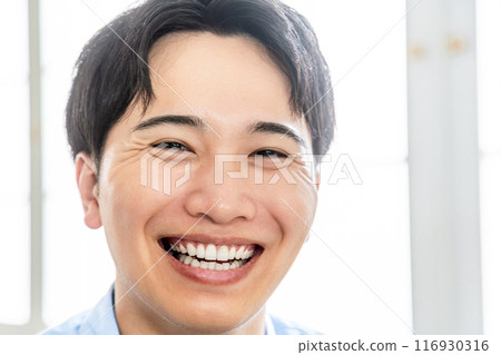 微笑的年輕人 微笑的年輕人 116930316