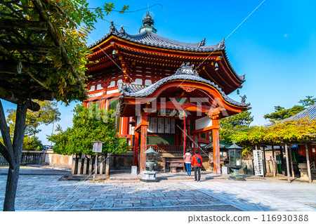 【奈良縣】藍天美麗的興福寺南端殿 116930388