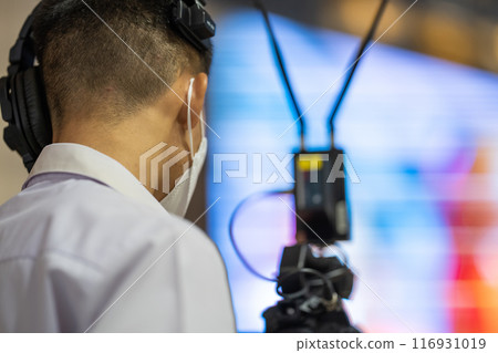 Live broadcast antenna is located outdoors at night that background is blurred lights. Live broadcast antenna is located outdoors at night that background is blurred lights. 116931019