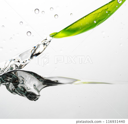 用湯匙舀水 116931440