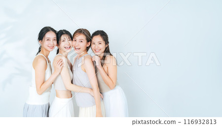 一組自然妝容的中年女性美女形象 一組自然妝容的中年女性美女形象 116932813