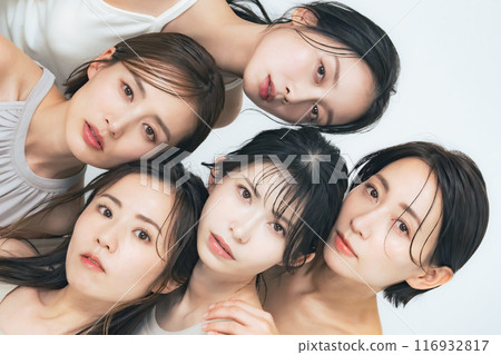 Beauty image of middle-aged women group, skin care, cosmetics Beauty image of middle-aged women group, skin care, cosmetics 116932817