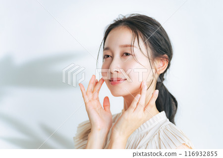 自然妝容的女人美麗的形象 自然妝容的女人美麗的形象 116932855