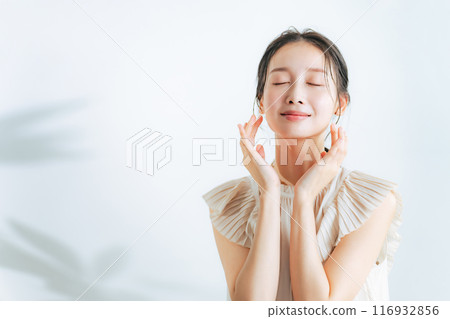 自然妝容的女人美麗的形象 自然妝容的女人美麗的形象 116932856