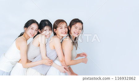 一組自然妝容的中年女性美女形象 116932862