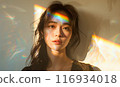 沐浴在明亮燈光下的女人 116934018