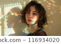 沐浴在明亮燈光下的女人 116934020