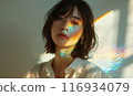 沐浴在明亮燈光下的女人 116934079