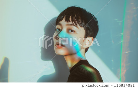 沐浴在明亮燈光下的女人 116934081