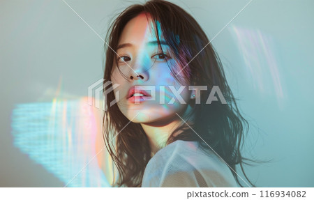 沐浴在明亮燈光下的女人 116934082