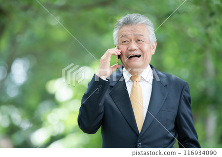 Business Senior Smartphone Call 116934090