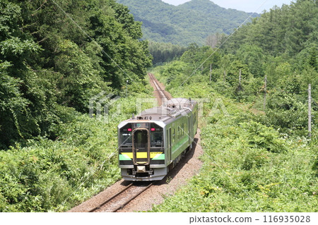 函館本線 山線 普通列車 H100 116935028
