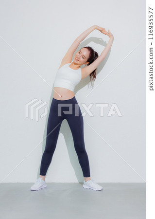 運動裝的女性 116935577