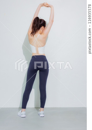 運動裝的女性 116935578