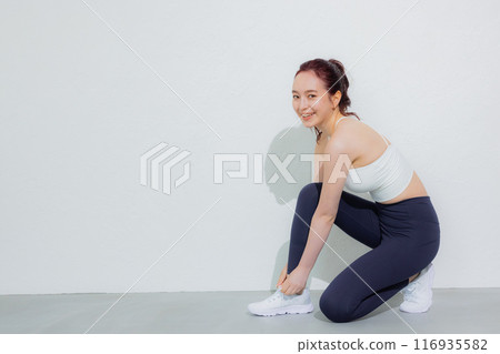 運動裝的女性 116935582