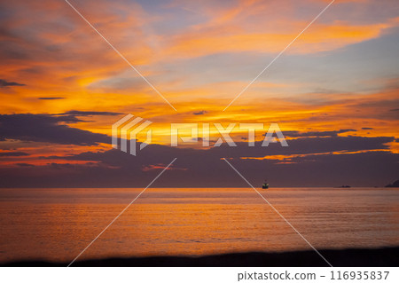 在海中看到的日落 在海中看到的日落 116935837