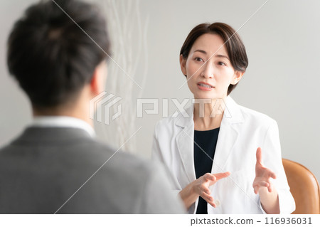 Female doctor counseling face-to-face 116936031