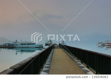 日月潭朝霧碼頭的清晨 116936061