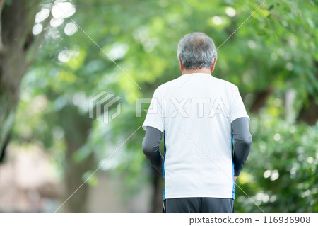 Senior man jogging, back view Senior man jogging, back view 116936908