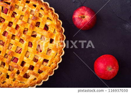 Homemade autumn apple pie . Traditional Thanksgiving day dessert Homemade autumn apple pie . Traditional Thanksgiving day dessert 116937030