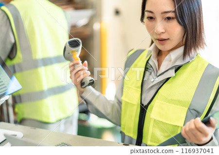 管理庫存的年輕女工 116937041