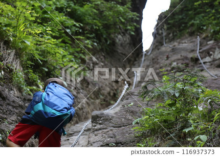 一個孩子挑戰鏈條 116937373