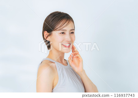 Short hair woman beauty image 116937743