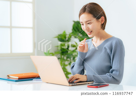 Women working on laptops Women working on laptops 116937747