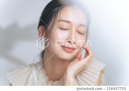 Beauty image of a woman with natural makeup Beauty image of a woman with natural makeup 116937753