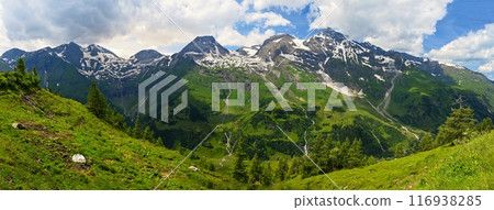 A bench with a view of the mountains in Austria. Landscape with nature in the Alps. A great place for sports, recreation and outdoor activity holidays. Grossglockner - the highest mountain in Austria 116938285