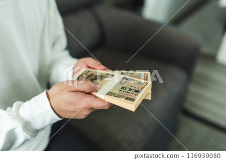 一個賺了很多錢的人 116939080