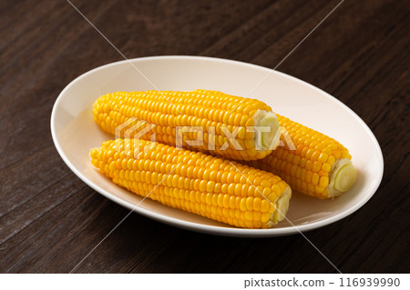 boiled corn 116939990