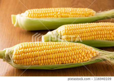 Fresh corn 116940109