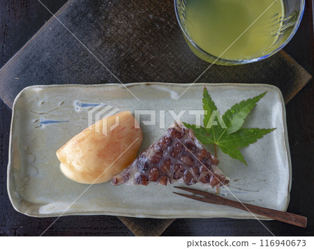 Cold tea and Japanese confectionery 116940673