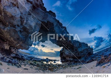 To Vo gate ( The stone gate arch) on Ly Son Island, Quang Ngai Province, Vietnam To Vo gate ( The stone gate arch) on Ly Son Island, Quang Ngai Province, Vietnam 116941714