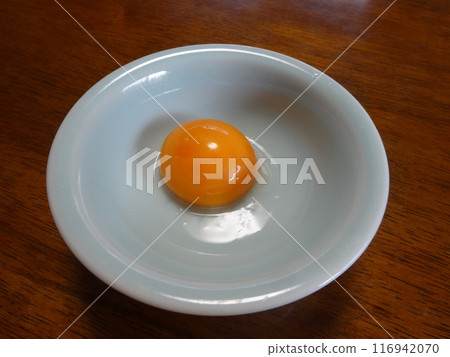Yolk of egg 116942070