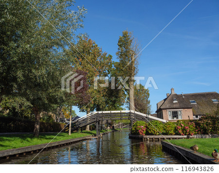 Giethoorn in the netherlands 116943826