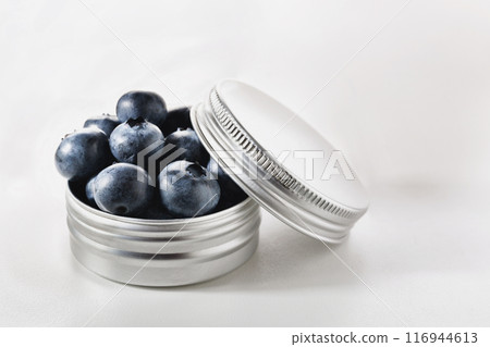 Fresh ripe  blueberries 116944613