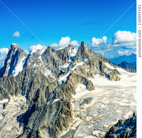 Mountain peak in alpine massif 116945581