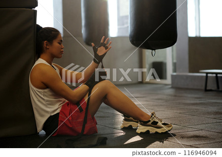 Woman in sportswear wrapping band Woman in sportswear wrapping band 116946094