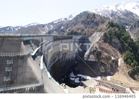 五月初的立山黑部阿爾卑斯山脈路線黑部水壩 五月初的立山黑部阿爾卑斯山脈路線黑部水壩 116946405