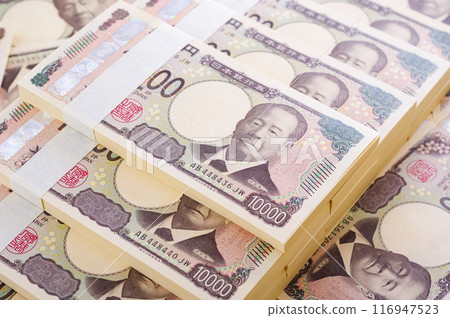 Many stacks of 10,000 yen bills 116947523