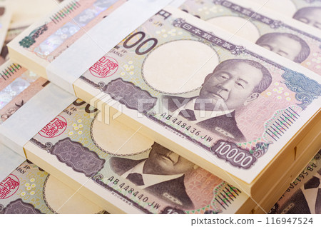 Many stacks of 10,000 yen bills Many stacks of 10,000 yen bills 116947524