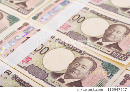 一堆一萬日元的鈔票 一堆一萬日元的鈔票 116947527