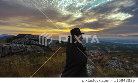 Man with hat and cape 116948889