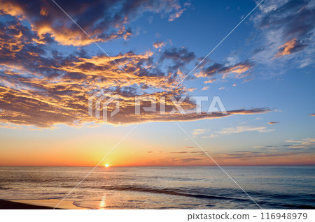 Beautiful sunrise on the coast Hitachi City, Ibaraki Prefecture 116948979