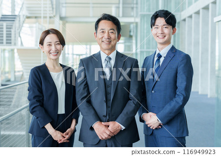 Business person portrait 116949923