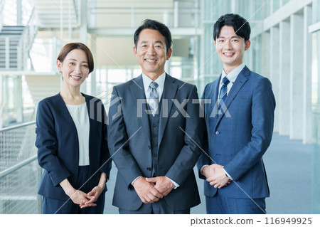 Business person portrait 116949925